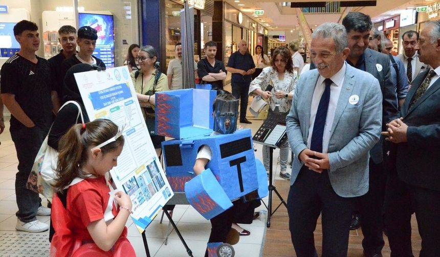 Eskişehir'de "Etwinning İyi Örnekler Sergisi" kapılarını açtı