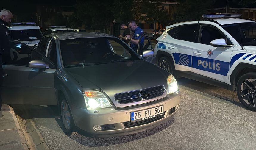 Seyir halindeki araçtan ateş açıldı