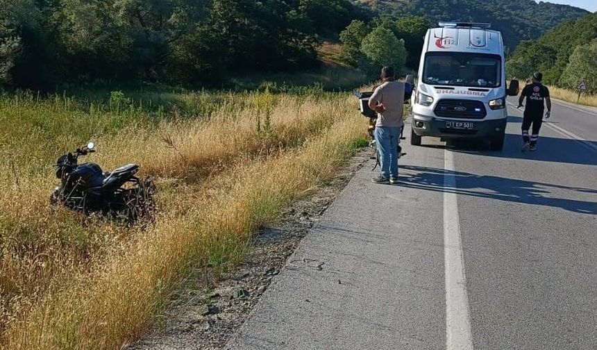 Kontrolden çıkan motosiklet tarlaya uçtu