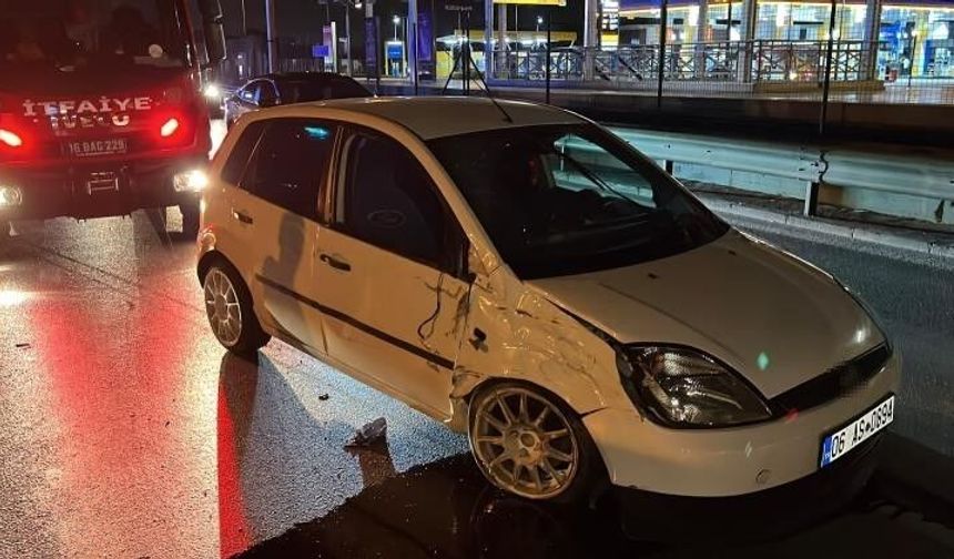 Sıkıştırılan otomobil takla attı: 4 yaralı, sürücü firarda