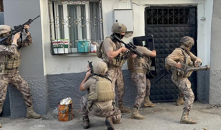 Organize suç örgütlerine büyük darbe... Yüzlerce kişi yakalandı!