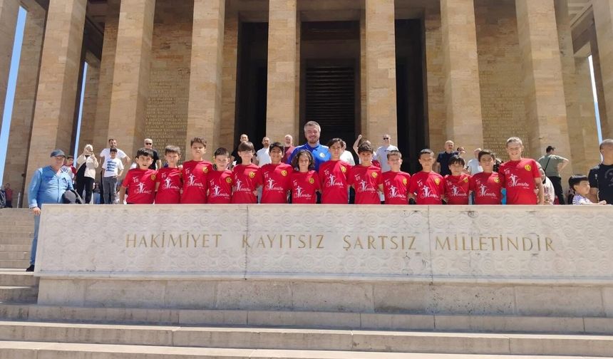 Minik Şimşeklerden Anıtkabir ziyareti