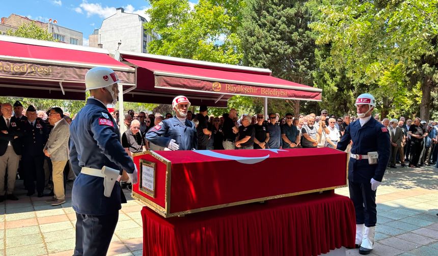 Emekli Tümgeneral Aydınmakina için askeri cenaze töreni