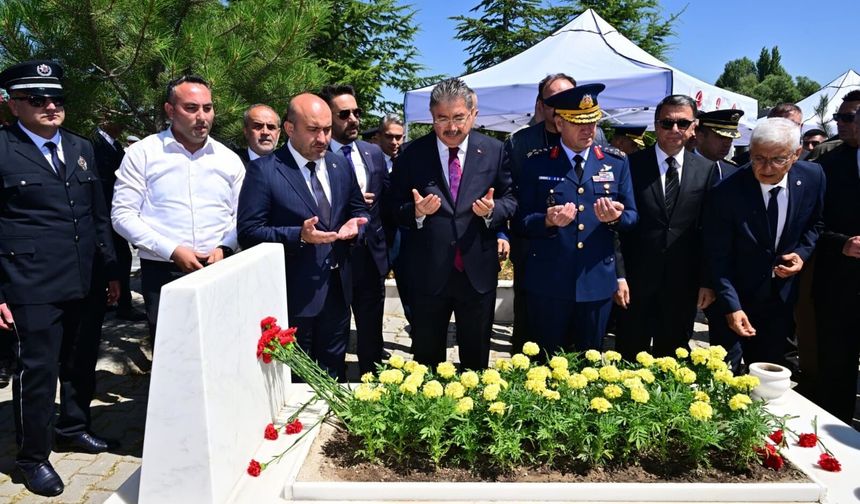 Şehit Fatih Dalgıç kabri başında anıldı