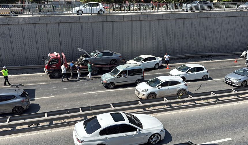Çevre Yolu’nda 3 araç birbirine girdi
