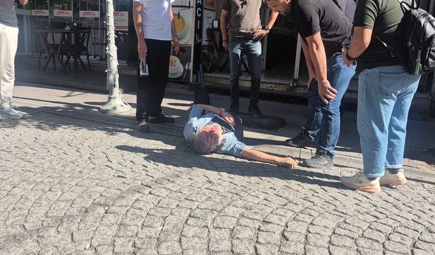 Kaldırımda düşen yaşlı adam yaralandı