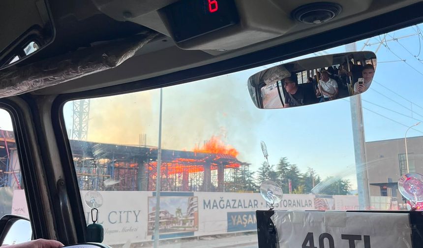 Eskişehir’ de AVM inşaatında yangın!