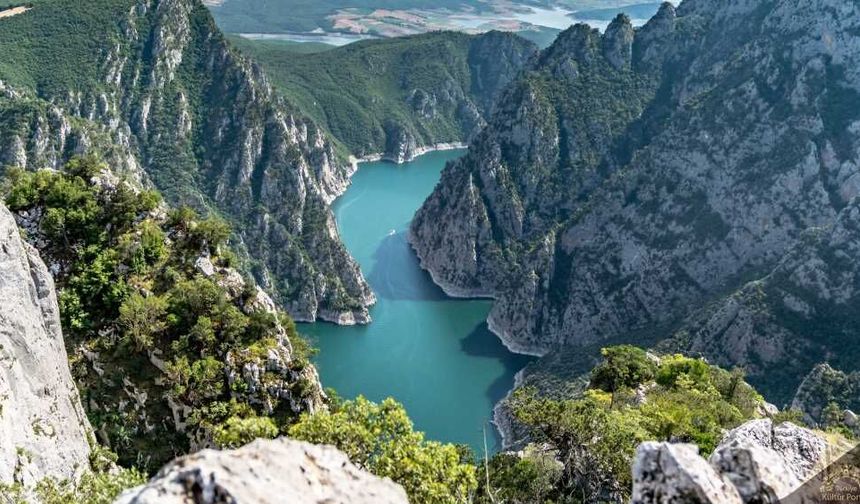 Şahinkaya Kanyonu turkuaz sularıyla büyülüyor