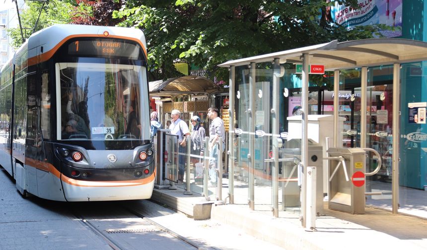 Eskişehir'de tramvay duraklarında yeni dönem!