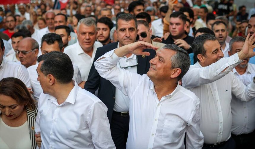 Türk siyasetinde yeni dönem: Özgür Özel " YENİ Parti'yi" kurdu