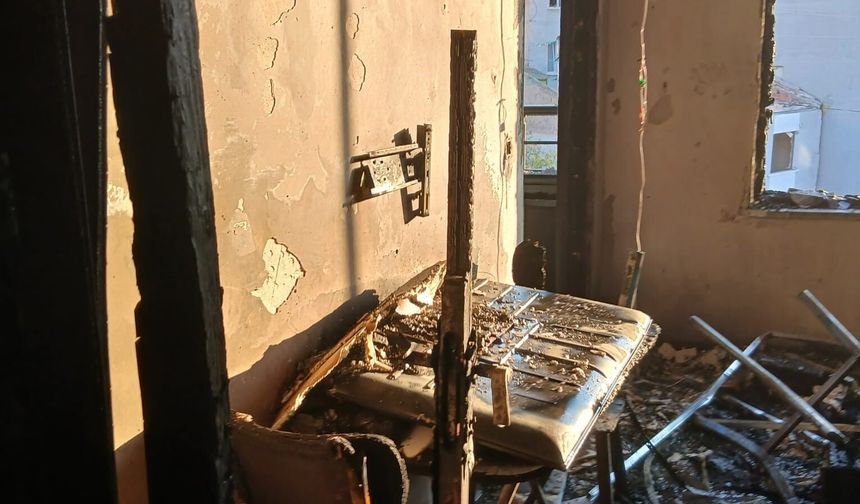 2 Katlı binada yangın paniği: 5 kişi dumandan etkilendi