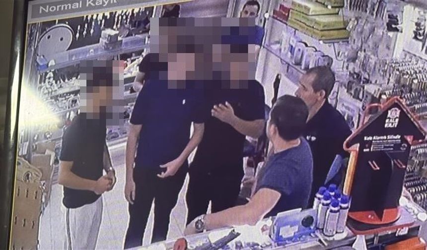 Kaza bıçaklı kavgaya dönüştü! O anlar kamerada
