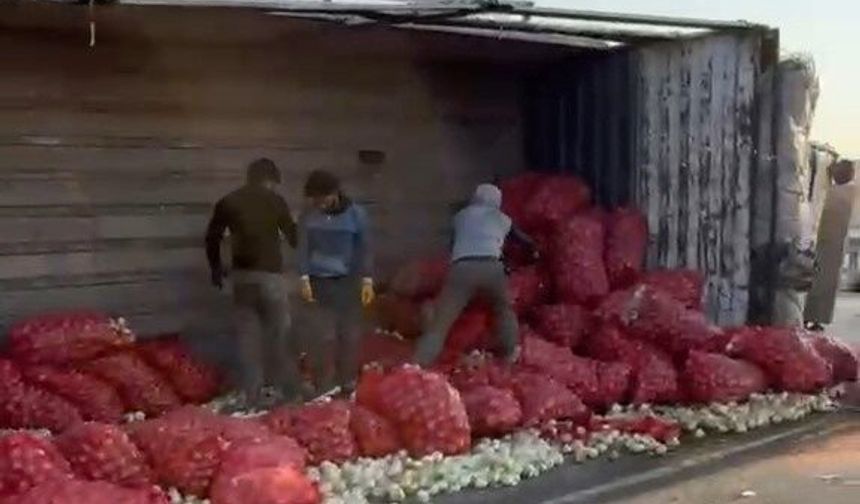 Tonlarca soğan yola saçıldı: 2 kişi yaralandı
