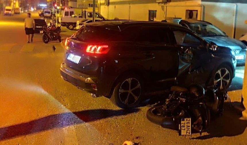 Otomobil ile motosiklet çarpıştı: 2 yaralı
