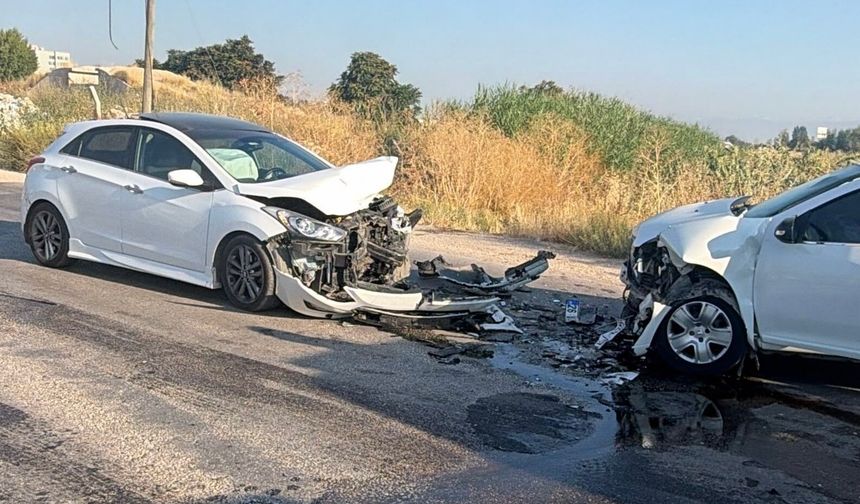 Eskişehir'de 2 araç kafa kafaya çarpıştı