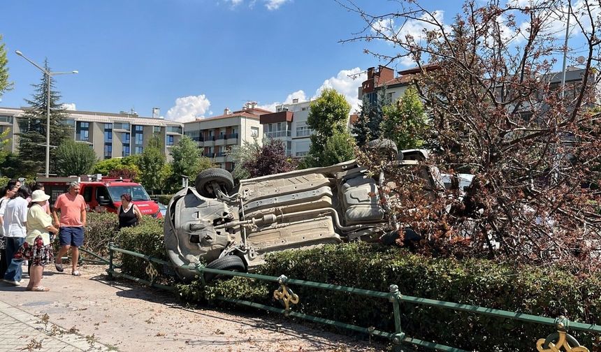 Eskişehir’de feci kaza: Araç takla attı, sürücü sıkıştı!
