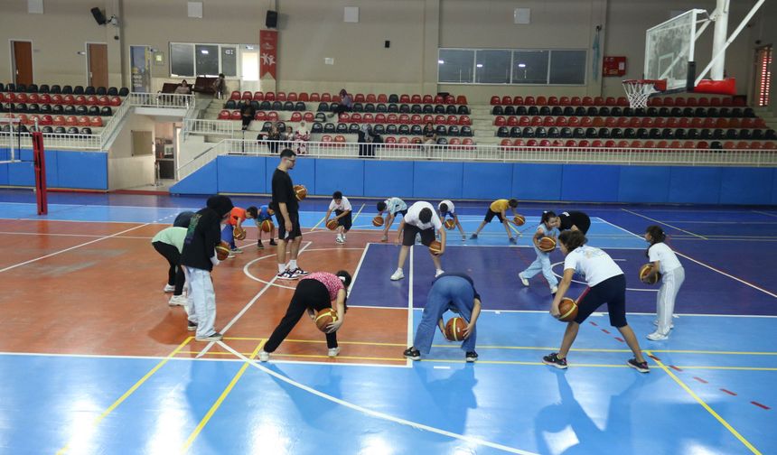 Engel tanımayan antrenör geleceğin sporcularını yetiştiriyor