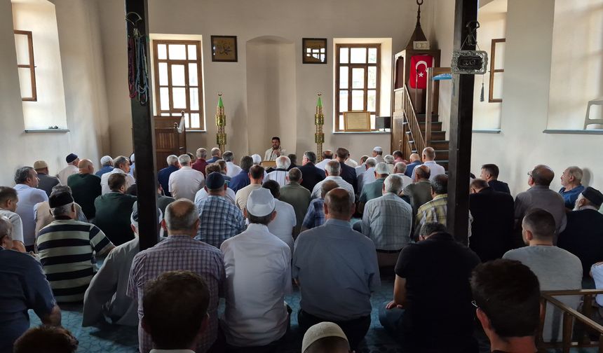 İlk hutbenin okunduğu camide anlamlı buluşma