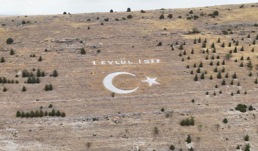 Dev ay yıldız yeniden boyandı: Altına tarih yazıldı
