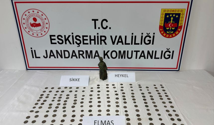 Eskişehir’de tarihi eser operasyonu: Elmas ve 194 sikke ele geçirildi!