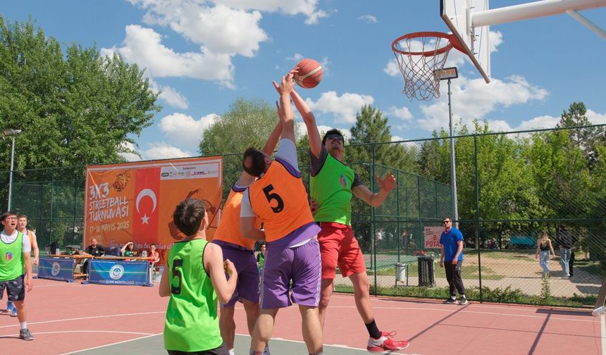 Eskişehir’de 30 Ağustos’a özel 3X3 basketbol turnuvası