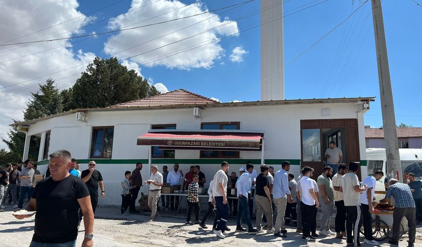 Yıldırımın yıktığı cami yeniden ibadete açıldı