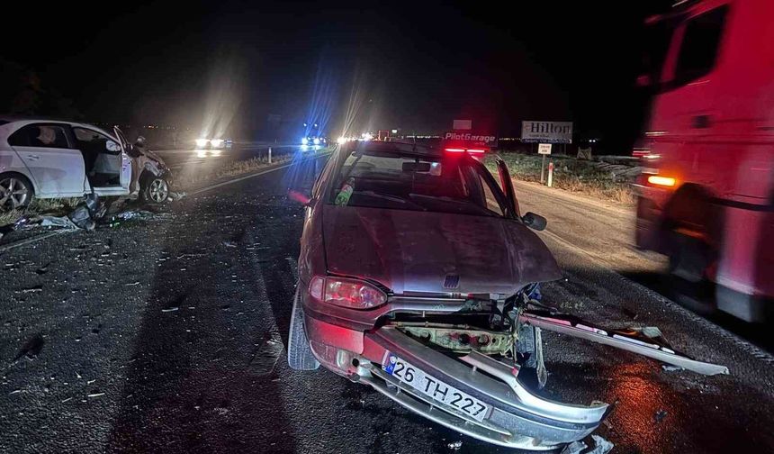 Eskişehir'de otomobiller çarpıştı: 5 yaralı