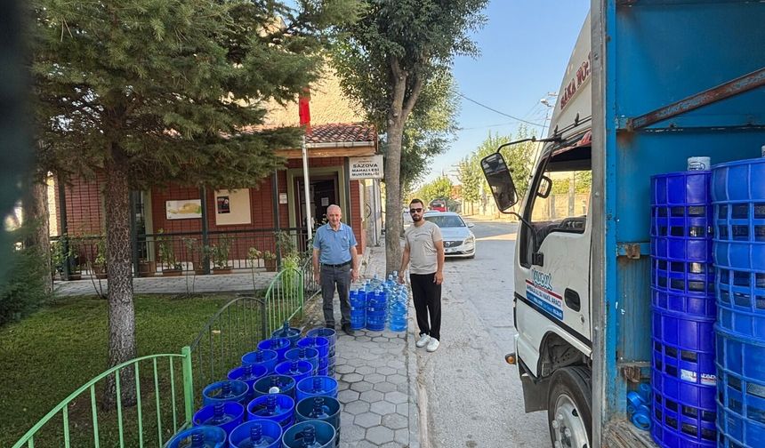 Kalabak su desteği sürüyor: 37 muhtara 962 damacana teslim edildi