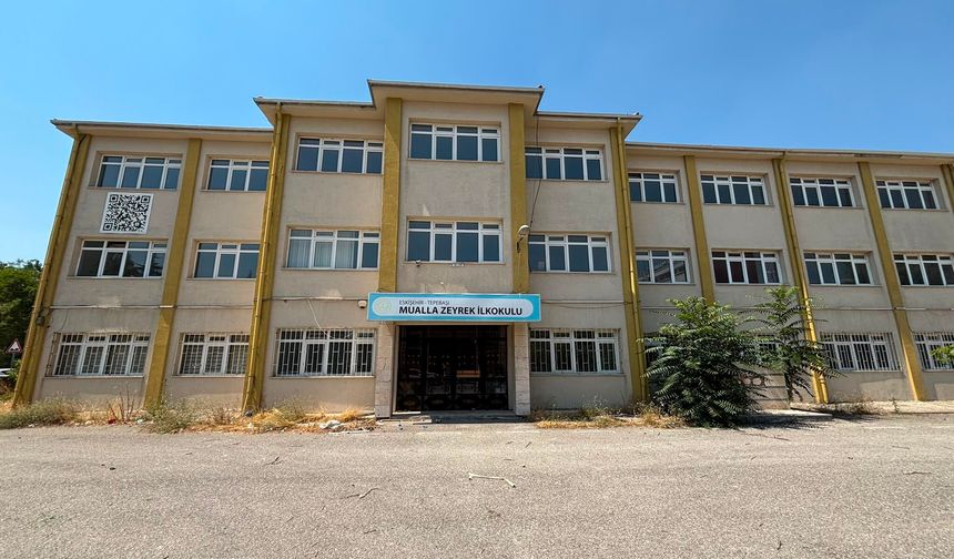 Yeni okul yükseliyor, riskli bina hala bekliyor