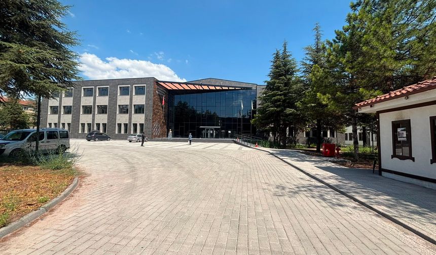 Eskişehir’de köklü okulun adı değişti