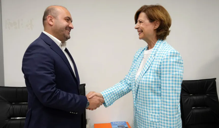 Ayşe Başkan bizim partiye geliyormuşsunuz