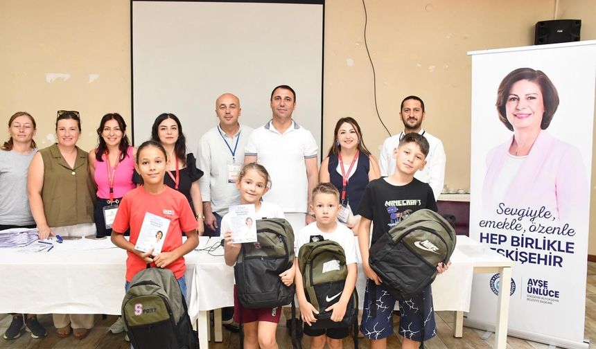 Büyükşehir'den Beylikova'ya kırtasiye desteği