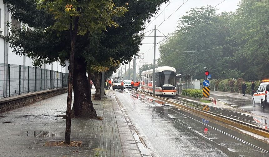 Tramvay hattında enerji arızası: Onarım çalışması başladı