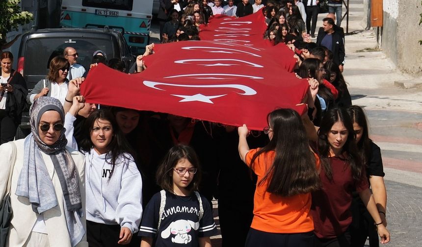 Sivrihisar’da kurtuluş coşkusu: Meydan bayraklarla doldu