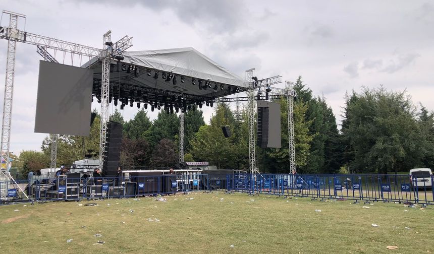Festival krizi: Ceza ve İrem Derici sahneye çıkmadı