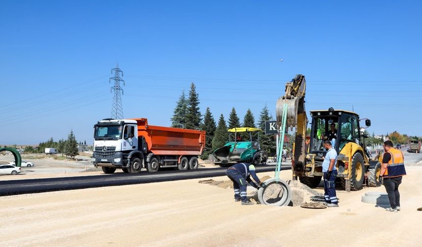 Eskişehir’de 5 mahalleyi ilgilendiren yolda asfalt mesaisi