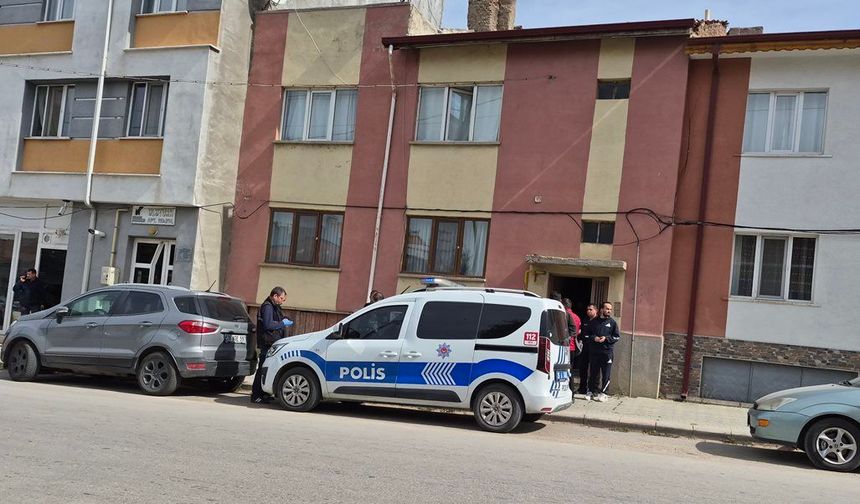 52 yaşındaki adam merdivenin altında ölü bulundu