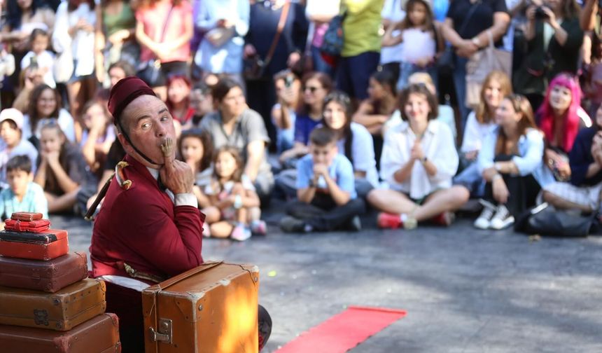 Tiyatrodan caza, Adalar’da festival şöleni