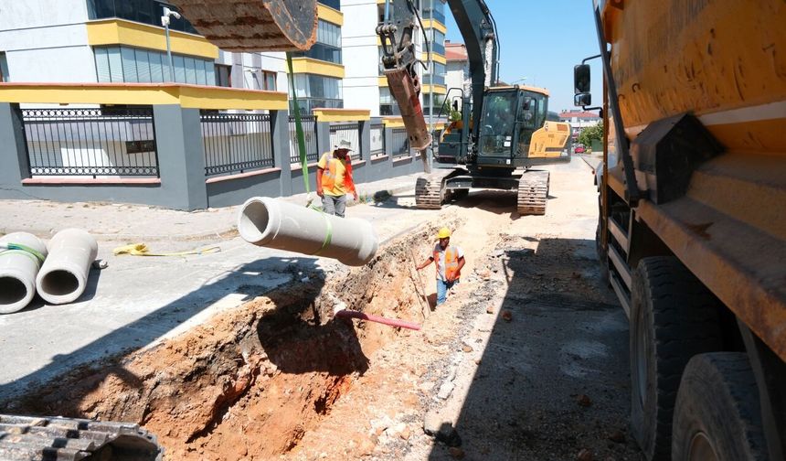 Gelişen mahallelere yeni kanalizasyon hatları