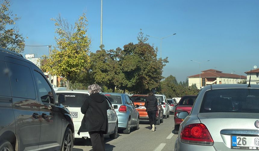 Eskişehir’de KPSS trafiği: Araçtan inip koştular