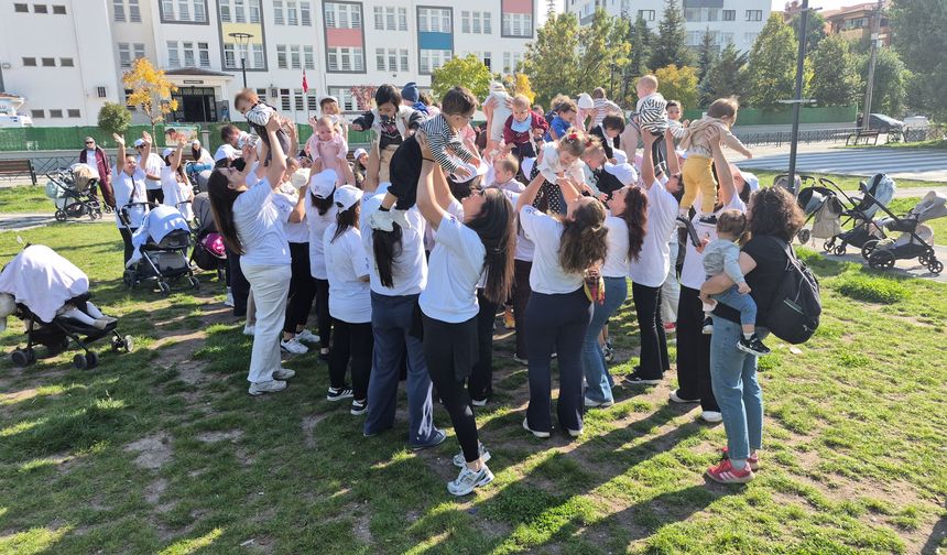 75 anne, 75 bebek aynı anda spor yaptı