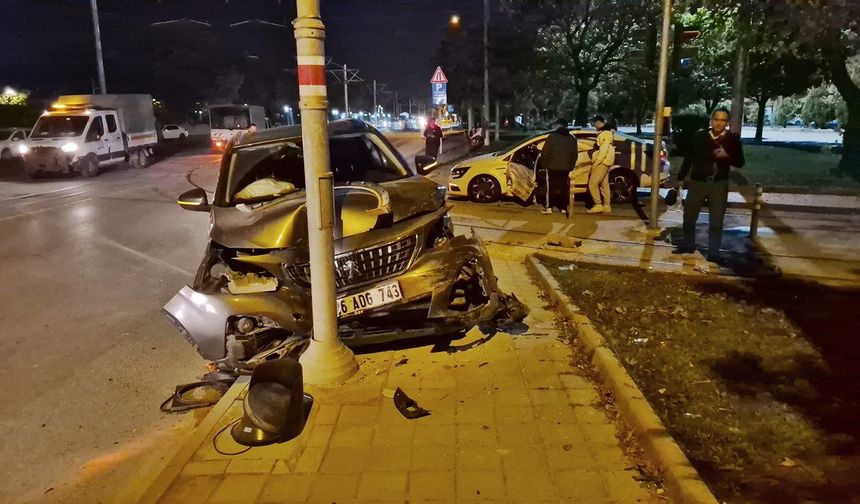 Eskişehir'de feci kaza: 3 kişi yaralandı