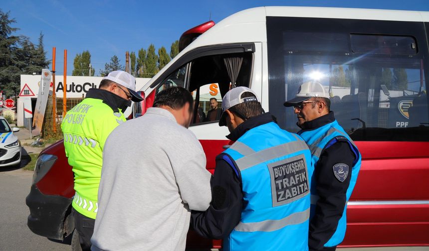 Minibüslere denetim! Tek tek kontrol edildi