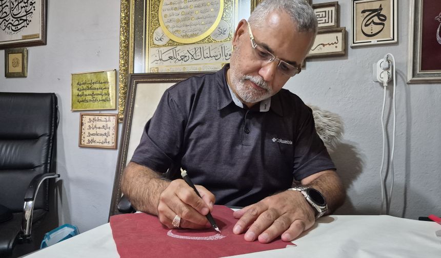 Çıplak gözle okunamayan hat sanatını yaşatıyor