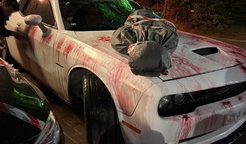 Otomobilin kaputundaki görüntü polisi harekete geçirdi