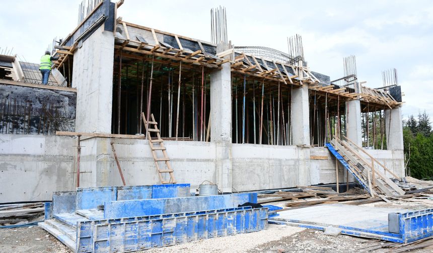 Eskişehir'de iki okulun inşaatı sürüyor