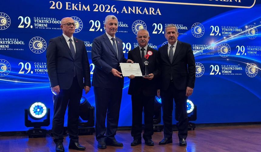 Sakarya Gazetesi yazarı Sülahi Özalp’e anlamlı ödül