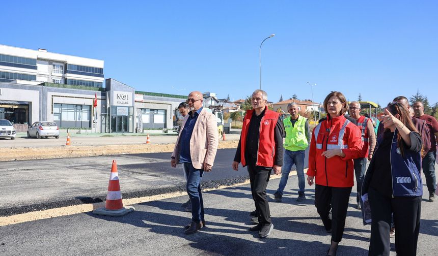 100. Yıl Bulvarı'na 18 bin ton asfalt