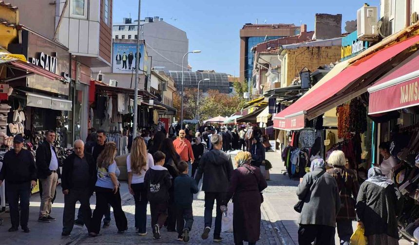 Eskişehir’de güneş yüzünü gösterdi