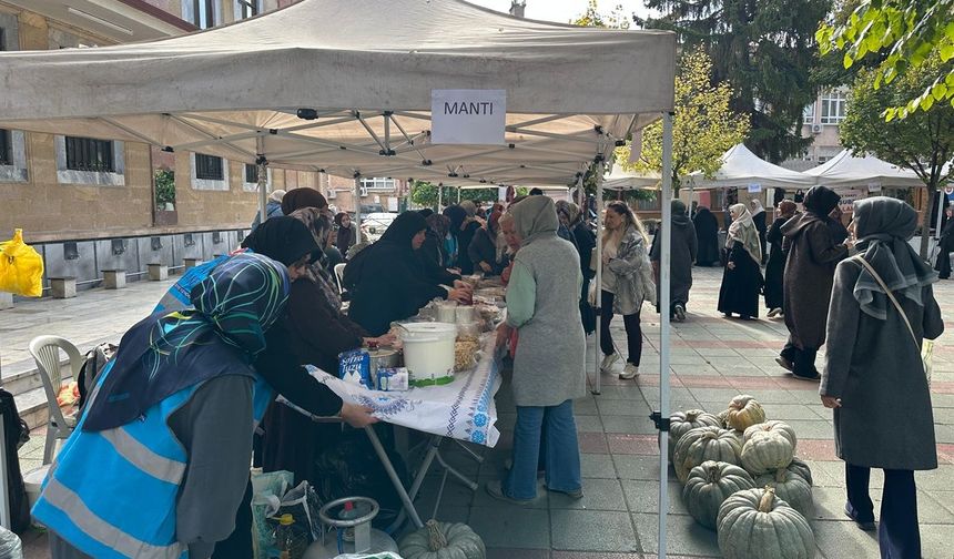 Eskişehir'de Gazze için 'Hayır Çarşısı' kuruldu...